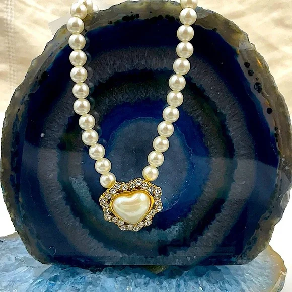 Vtg. Richelieu 16” White Pearl Necklace W2” Ext. With Pearl Heart Center - Picture 4 of 7